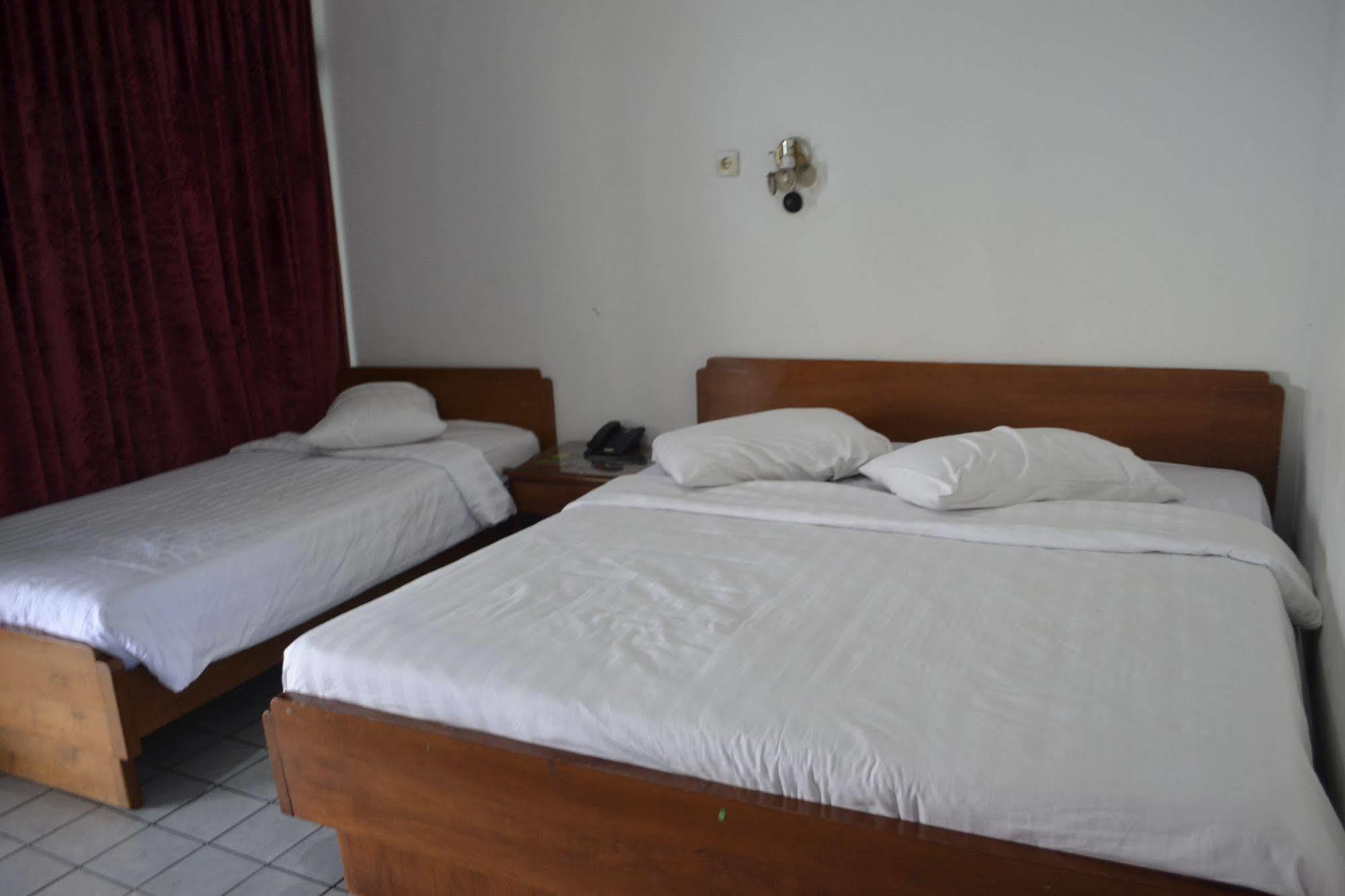 Hotel Selecta Batu  Buitenkant foto