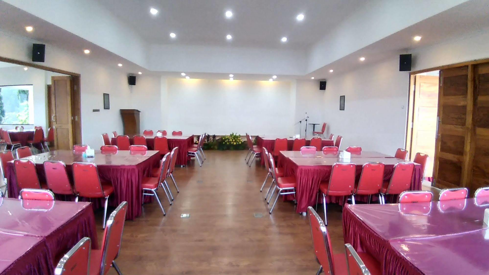 Hotel Selecta Batu  Buitenkant foto