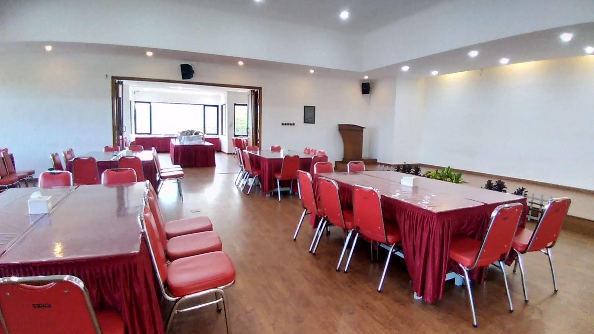 Hotel Selecta Batu  Buitenkant foto