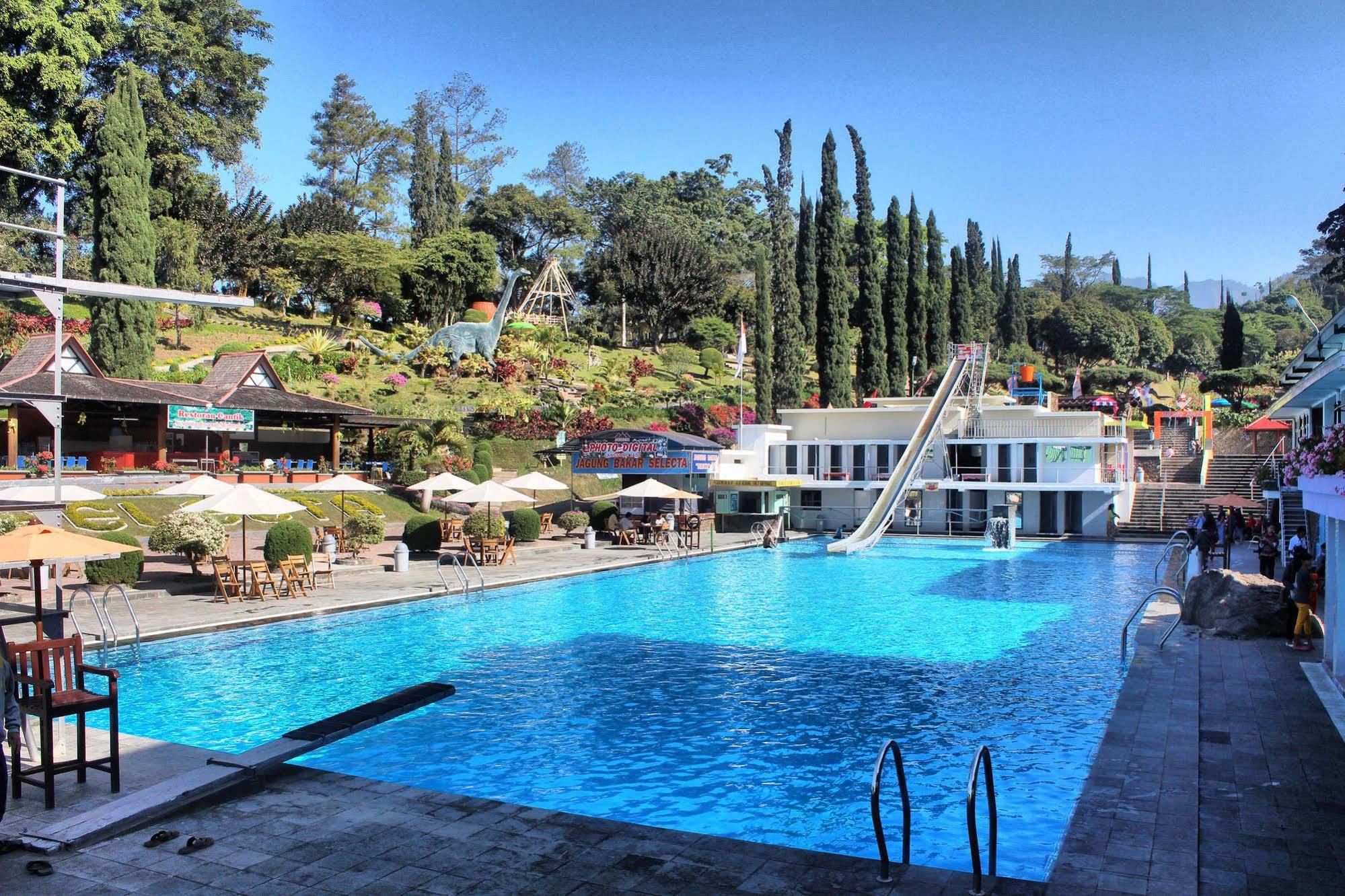 Hotel Selecta Batu  Buitenkant foto