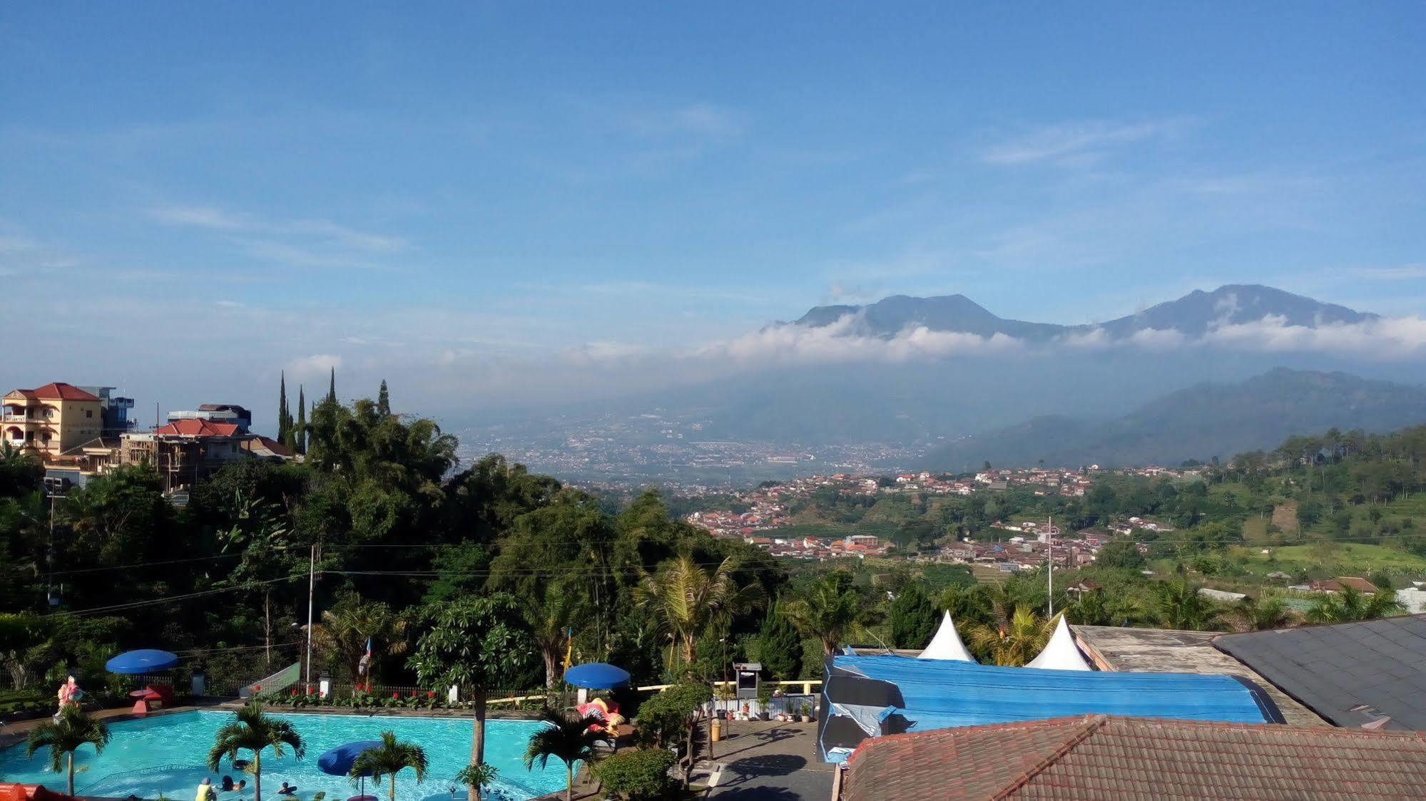 Hotel Selecta Batu  Buitenkant foto